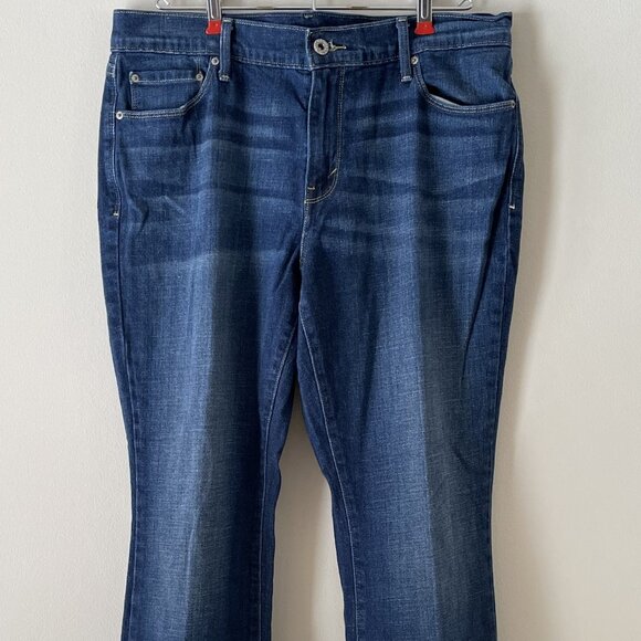 Levi’s Women’s 515 Bootcut Size 12 Dark Wash Classic Denim Blue Jeans Vtg Fit - Picture 1 of 13